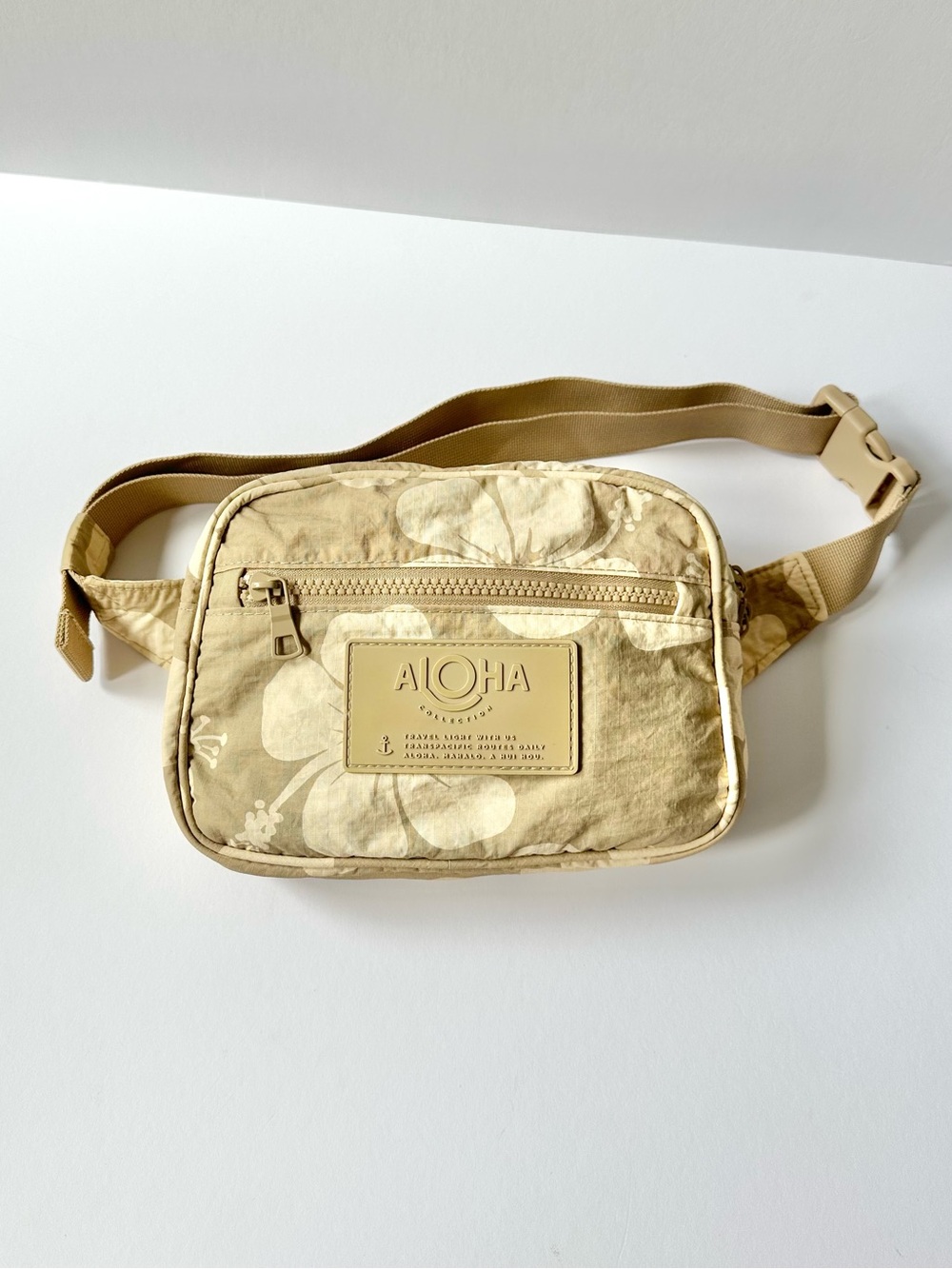 Aloha Collection Keep it Light Floral Hip Pack